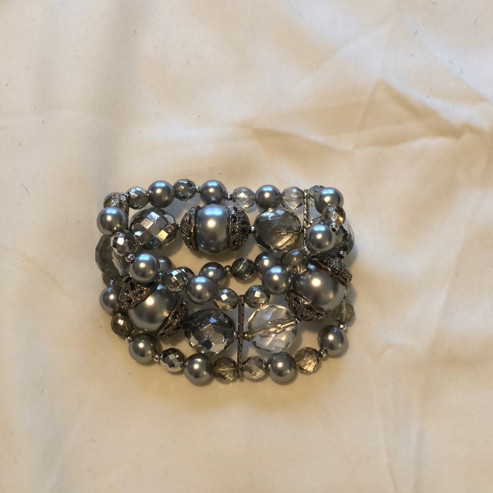 Chunky stretch bracelet.